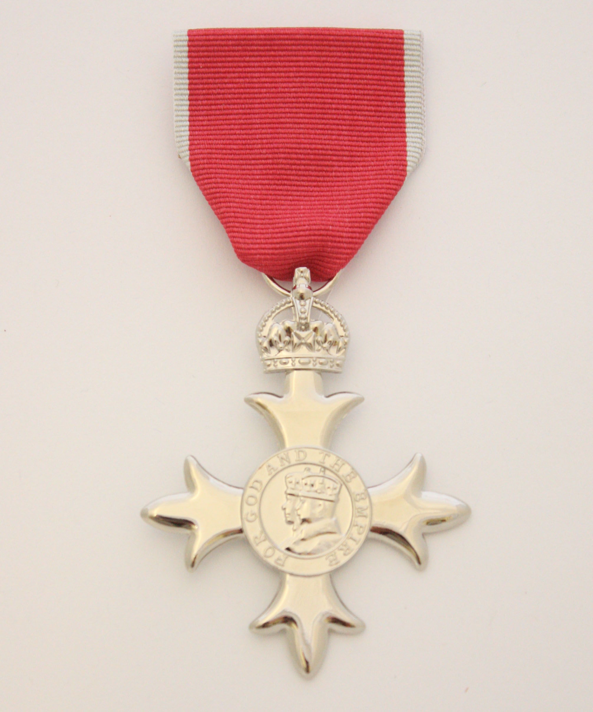Награда на английском языке. Ордин британской империи. Медали британской империи. Британские ордена. Высший орден британской империи.